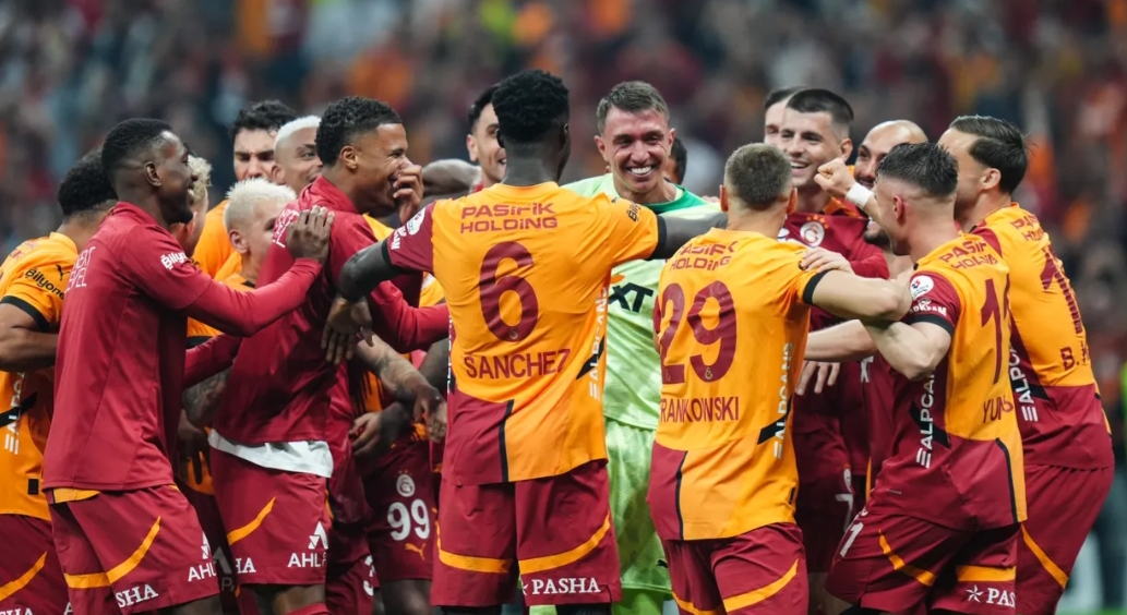 نادي غلطة سراي يتوج بلقب الدوري التركي الممتاز لكرة القدم للمرة 27 في تاريخه